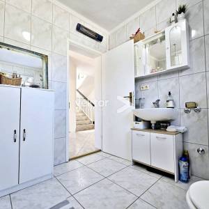 Martinkovac, samostojeća kuća s dva stana na odličnoj lokaciji 