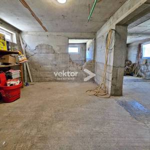 Martinkovac, samostojeća kuća s dva stana na odličnoj lokaciji 