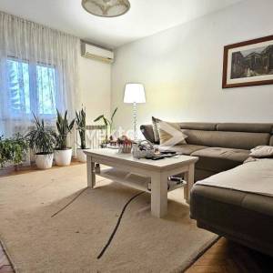 Matulji, uredna etaža s balkonom i terasom, okućnica, garaža