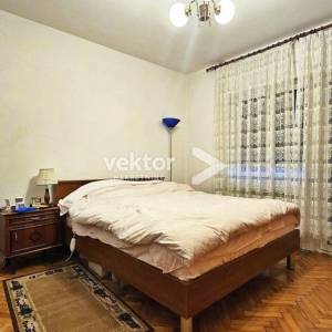 Matulji, uredna etaža s balkonom i terasom, okućnica, garaža