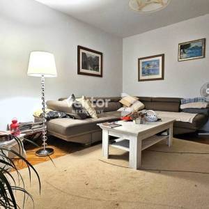 Matulji, uredna etaža s balkonom i terasom, okućnica, garaža