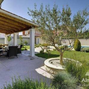 Medulin samostojeća sa bazenom.