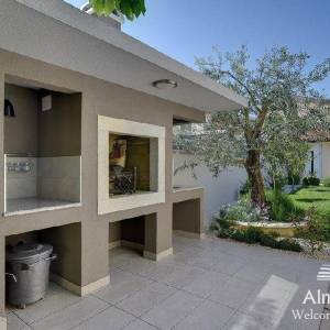 Medulin samostojeća sa bazenom.