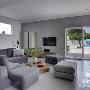 Medulin samostojeća sa bazenom.