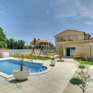 Medulin samostojeća sa bazenom.