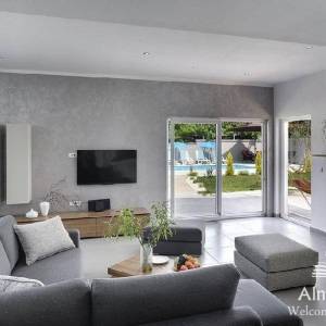 Medulin samostojeća sa bazenom.