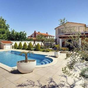 Medulin samostojeća sa bazenom.