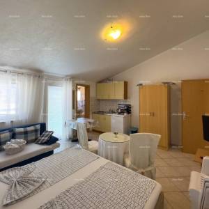 MEDULIN!  Studio apartmen na drugom katu etažirane zgrade.