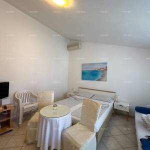 MEDULIN!  Studio apartmen na drugom katu etažirane zgrade.