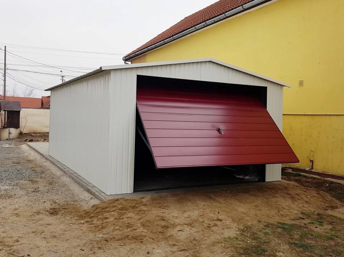 Metalna garaža 4×6 m – bijela / trula višnja mat