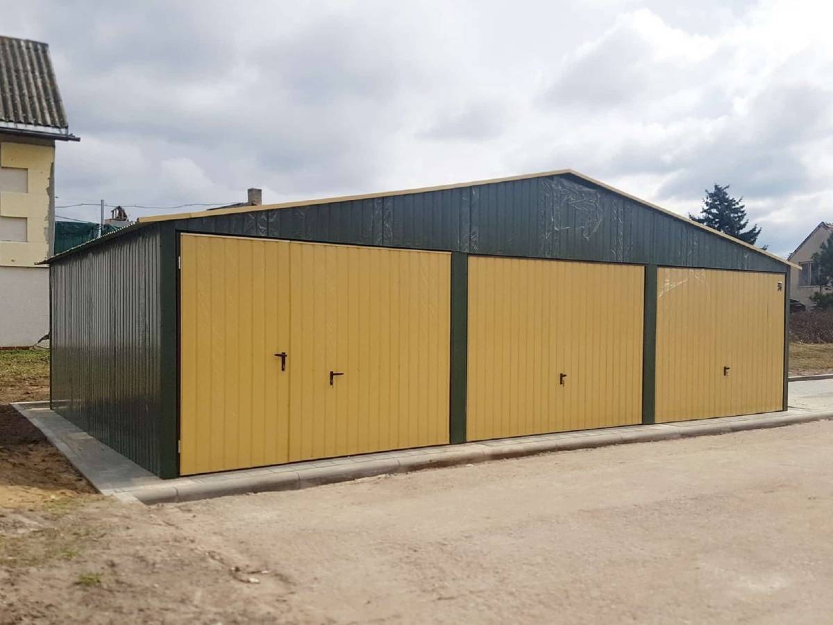 Metalna garaža 9x6m -tamnozelena mat/boja pijesak