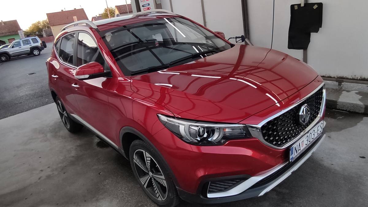 MG ZS EV luxury panorama, automatic, tempomat koža 44. 5 kwh