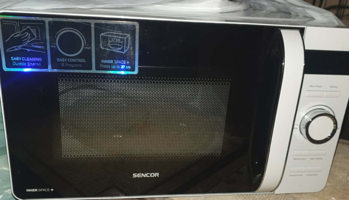 Mikrovalna pećnica Sencor5017 ,17l 800w,malo korištena