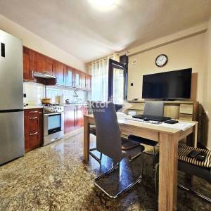 Mlaka, stan s velikom terasom i pogledom na more