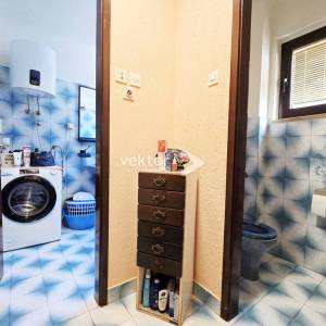 Mlaka, stan s velikom terasom i pogledom na more