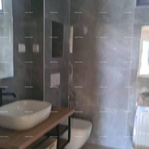 Moderan apartman u bloku F, s dva parkirna mjesta i spremištem, u blizini Umaga!F2