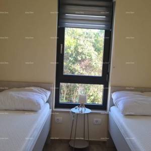 Moderan apartman u bloku F, s dva parkirna mjesta i spremištem, u blizini Umaga!F2