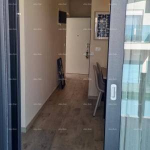 Moderan apartman u bloku E, s parkirnim mjestom i spremištem blizina Umaga!