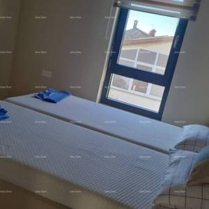 Moderan apartman u bloku E, s parkirnim mjestom i spremištem blizina Umaga!