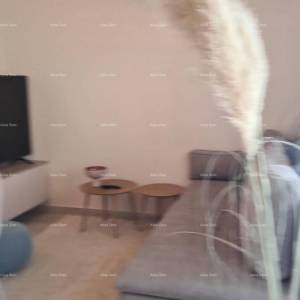 Moderan apartman u bloku E, s parkirnim mjestom i spremištem blizina Umaga!