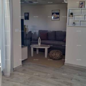 Moderan apartman u bloku E s parkirnim mjestom i spremištem, u blizini Umaga!