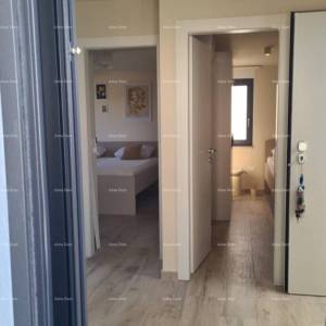 Moderan apartman u bloku E s parkirnim mjestom i spremištem, u blizini Umaga!