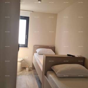 Moderan apartman u bloku E s parkirnim mjestom i spremištem, u blizini Umaga!