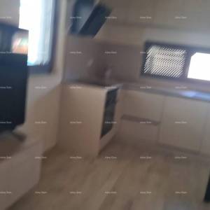 Moderan apartman u bloku E s parkirnim mjestom i spremištem, u blizini Umaga!