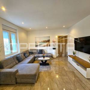 Moderan i renoviran stan 57,26 m2, centar Šestanovca