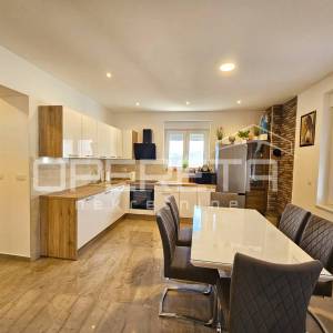 Moderan i renoviran stan 57,26 m2, centar Šestanovca