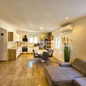 Moderan i renoviran stan 57,26 m2, centar Šestanovca