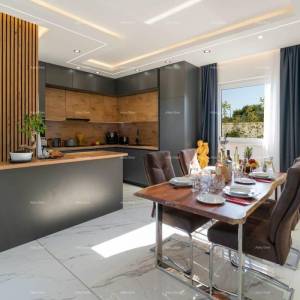 Moderna kuća sa bazenom na odličnoj lokaciji, Medulin!