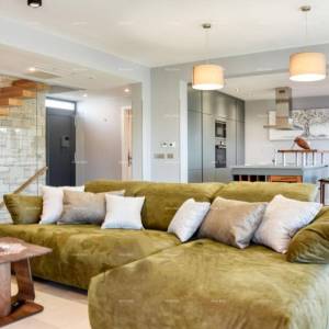 MODERNA LUKSUZNA VILA S BAZENOM 500 m DO MORA