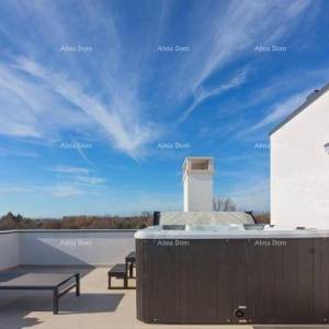 MODERNA LUKSUZNA VILA S BAZENOM 500 m DO MORA