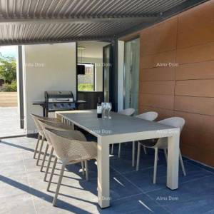 Moderna vila sa bazenom blizina Vodnjana.