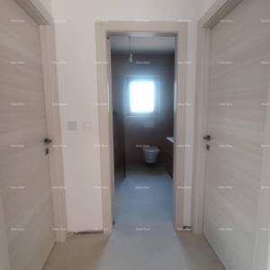 Moderni stan u novogradnji, USELJIV, 500 m od mora