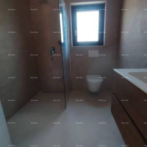 Moderni stan u novogradnji, USELJIV, 500 m od mora