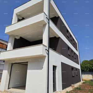 Moderni stan u novogradnji, USELJIV, 500 m od mora