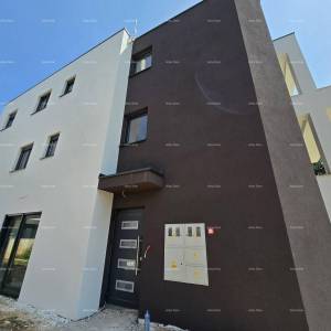 Moderni stan u novogradnji, USELJIV, 500 m od mora