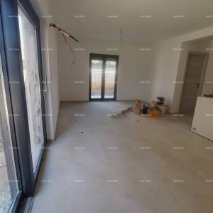 Moderni stan u novogradnji, USELJIV, 500 m od mora