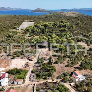 Molat – građevinsko zemljište, 950 m²