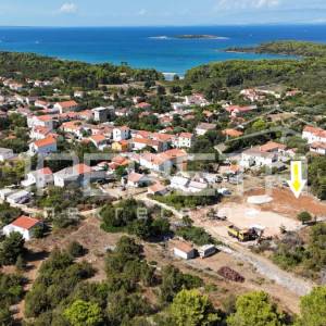 Molat – građevinsko zemljište, 950 m²