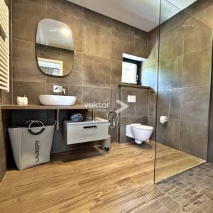 Mošćenička Draga, moderna kuća s bazenom, novogradnja