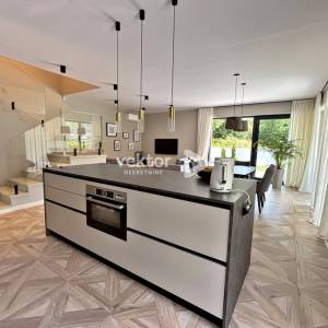 Mošćenička Draga, moderna kuća s bazenom, novogradnja