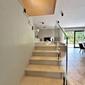 Mošćenička Draga, moderna kuća s bazenom, novogradnja