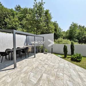 Mošćenička Draga, moderna kuća s bazenom, novogradnja