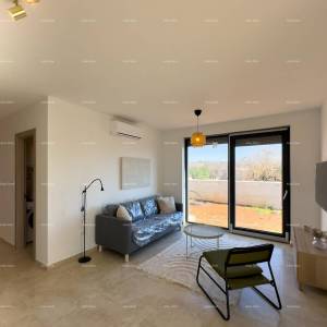 Mukalba. Medulin. Stan u novogradnji sa vlastitim bazenom