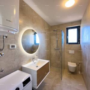 Mukalba. Medulin. Stan u novogradnji sa vlastitim bazenom