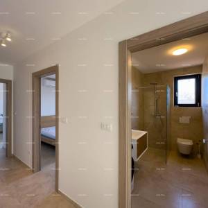 Mukalba. Medulin. Stan u novogradnji sa vlastitim bazenom