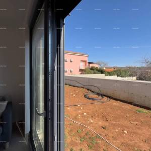 Mukalba. Medulin. Stan u novogradnji sa vlastitim bazenom